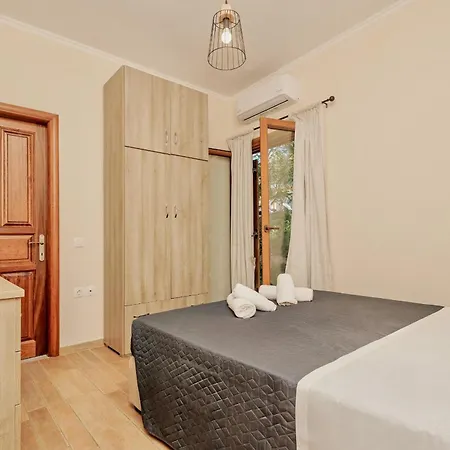 Anafoufou With Private Heatable Pool Vila *