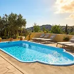 Anafoufou With Private Heatable Pool *